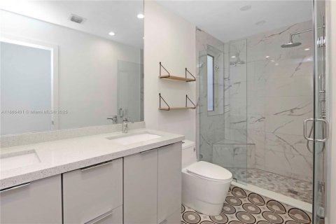 Townhouse in Miami, Florida 4 bedrooms, 200.02 sq.m. № 1925909 - photo 11