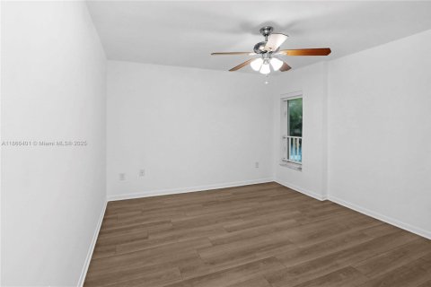 Townhouse in Miami, Florida 4 bedrooms, 200.02 sq.m. № 1925909 - photo 15