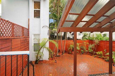 Townhouse in Miami, Florida 4 bedrooms, 200.02 sq.m. № 1925909 - photo 21