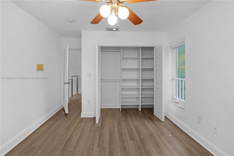 Townhouse in Miami, Florida 4 bedrooms, 200.02 sq.m. № 1925909 - photo 17