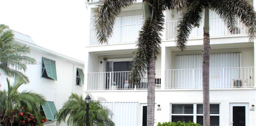 Condominio en South Palm Beach, Florida, 1 dormitorio № 1890268