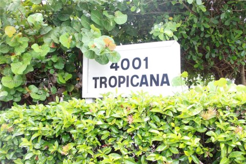 Condominio en venta en South Palm Beach, Florida, 1 dormitorio, 50.17 m2 № 1890268 - foto 2