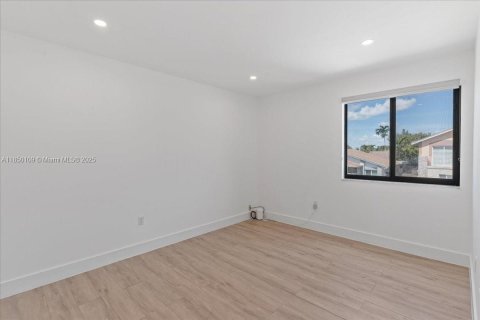 Casa en venta en Miami, Florida, 4 dormitorios, 151.8 m2 № 1892067 - foto 19