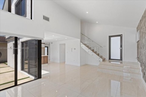 Casa en venta en Miami, Florida, 4 dormitorios, 151.8 m2 № 1892067 - foto 8