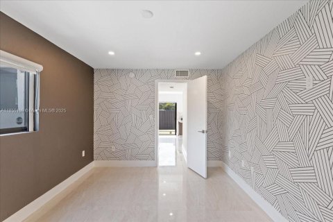 Casa en venta en Miami, Florida, 4 dormitorios, 151.8 m2 № 1892067 - foto 15