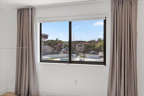Casa en venta en Miami, Florida, 4 dormitorios, 151.8 m2 № 1892067 - foto 12