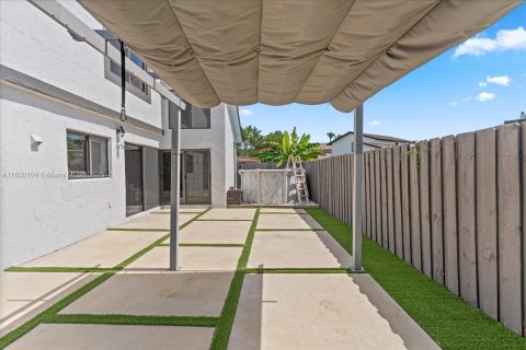 Casa en venta en Miami, Florida, 4 dormitorios, 151.8 m2 № 1892067 - foto 21