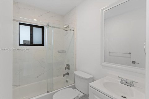 Casa en venta en Miami, Florida, 4 dormitorios, 151.8 m2 № 1892067 - foto 17