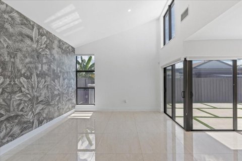 Casa en venta en Miami, Florida, 4 dormitorios, 151.8 m2 № 1892067 - foto 9