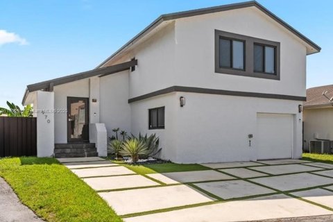 Casa en venta en Miami, Florida, 4 dormitorios, 151.8 m2 № 1892067 - foto 1