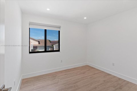 Casa en venta en Miami, Florida, 4 dormitorios, 151.8 m2 № 1892067 - foto 18