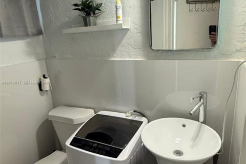 Casa en alquiler en Dania Beach, Florida, 1 dormitorio, 41.81 m2 № 2171076 - foto 4