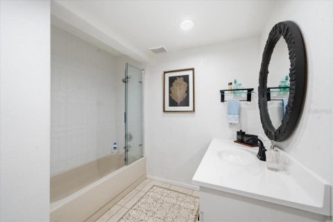 House in Tampa, Florida 3 bedrooms, 234.21 sq.m. № 2097055 - photo 23