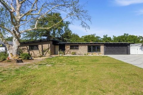 House in Tampa, Florida 3 bedrooms, 234.21 sq.m. № 2097055