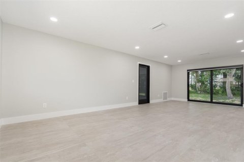 House in Daytona Beach, Florida 3 bedrooms, 102.38 sq.m. № 1847997 - photo 3