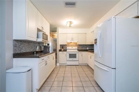 Villa ou maison à vendre à Ocala, Floride: 3 chambres, 159.7 m2 № 2147895 - photo 24