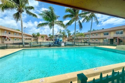 Condo in Oakland Park, Florida, 2 bedrooms  № 2030645 - photo 15