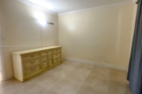 Condo in Oakland Park, Florida, 2 bedrooms  № 2030645 - photo 7