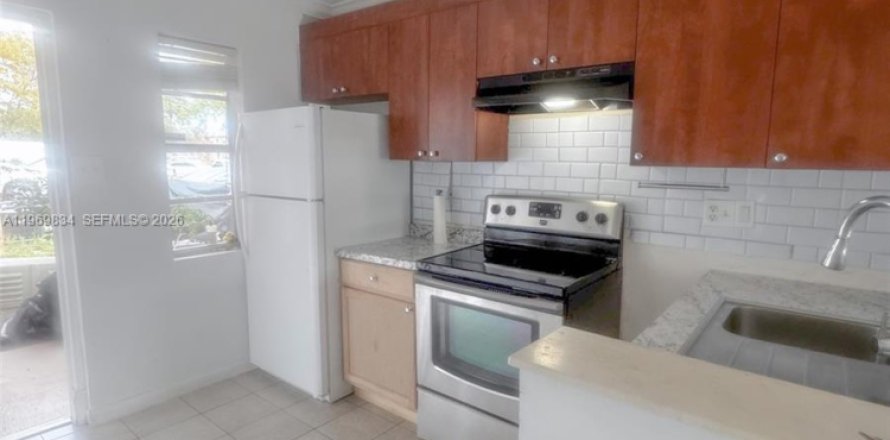 Condo in Oakland Park, Florida, 2 bedrooms  № 2030645