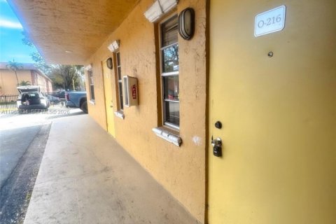 Condo in Oakland Park, Florida, 2 bedrooms  № 2030645 - photo 3