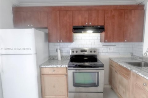 Condo in Oakland Park, Florida, 2 bedrooms  № 2030645 - photo 6