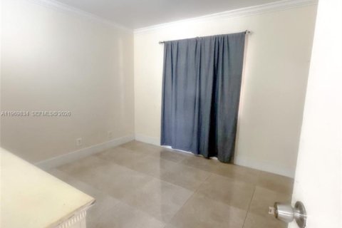 Condo in Oakland Park, Florida, 2 bedrooms  № 2030645 - photo 10