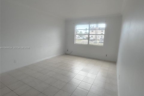 Condo in Oakland Park, Florida, 2 bedrooms  № 2030645 - photo 11