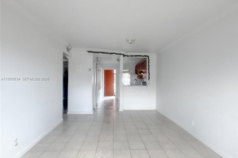 Condo in Oakland Park, Florida, 2 bedrooms  № 2030645 - photo 5