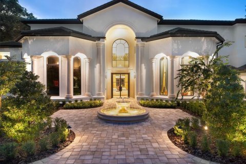 House in Windermere, Florida 4 bedrooms, 659.61 sq.m. № 2396328 - photo 4