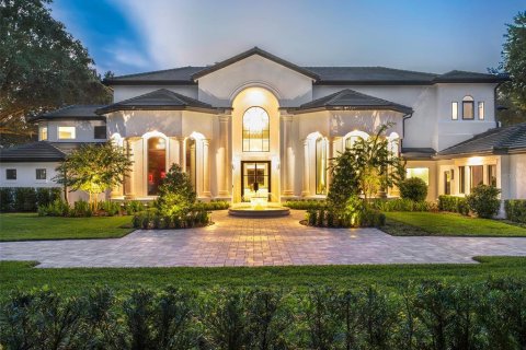 House in Windermere, Florida 4 bedrooms, 659.61 sq.m. № 2396328