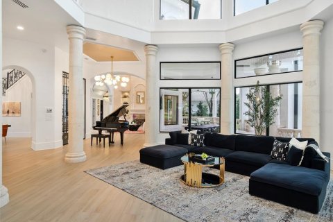 House in Windermere, Florida 4 bedrooms, 659.61 sq.m. № 2396328 - photo 10