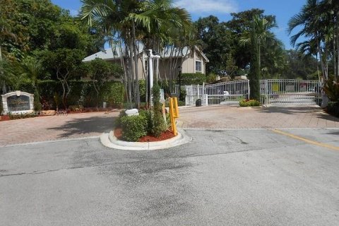 Casa en Hollywood, Florida 3 dormitorios, 224.82 m2 № 2081302