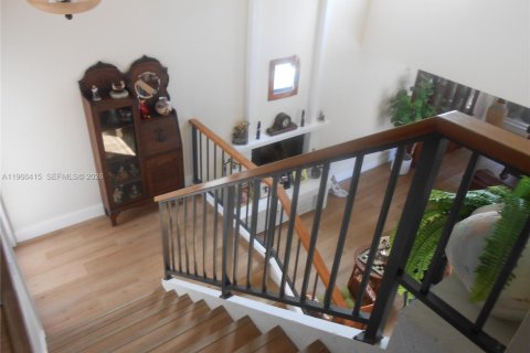 Casa en venta en Hollywood, Florida, 3 dormitorios, 224.82 m2 № 2081302 - foto 3