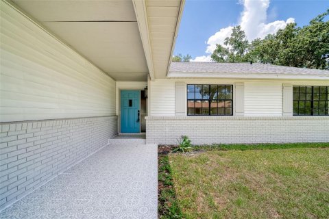 House in Ocala, Florida 3 bedrooms, 158.68 sq.m. № 2150081 - photo 2