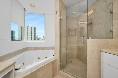 Condo in Aventura, Florida, 2 bedrooms  № 2046054 - photo 14