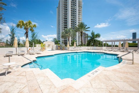 Condo in Aventura, Florida, 2 bedrooms  № 2046054 - photo 28