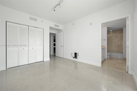 Condo in Aventura, Florida, 2 bedrooms  № 2046054 - photo 9