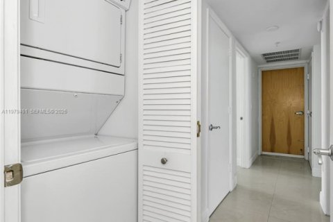 Condo in Aventura, Florida, 2 bedrooms  № 2046054 - photo 17