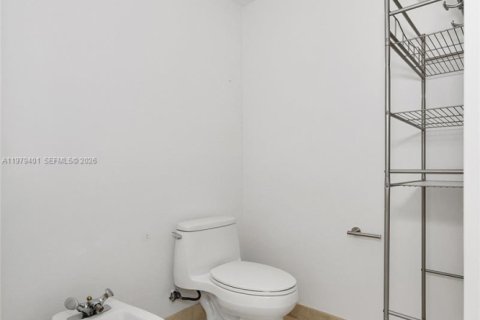 Condo in Aventura, Florida, 2 bedrooms  № 2046054 - photo 15