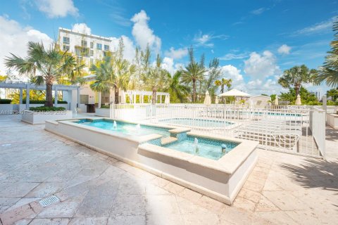 Condo in Aventura, Florida, 2 bedrooms  № 2046054 - photo 26