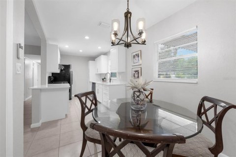 House in Orlando, Florida 3 bedrooms, 96.43 sq.m. № 1810420 - photo 8