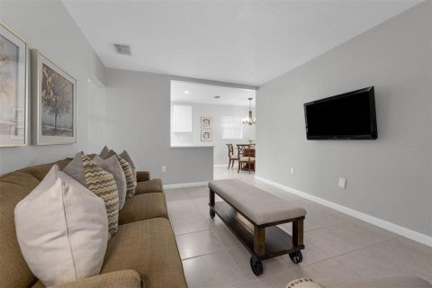 House in Orlando, Florida 3 bedrooms, 96.43 sq.m. № 1810420 - photo 4