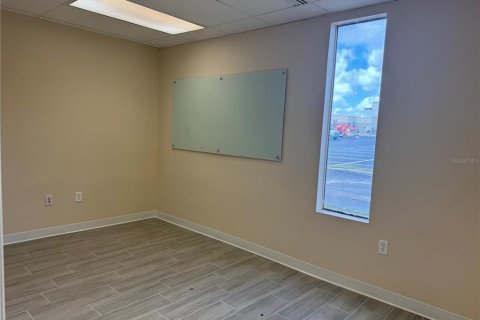 Immobilier commercial à louer à Tampa, Floride: 4303.23 m2 № 2095162 - photo 8