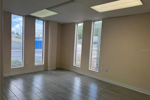 Immobilier commercial à louer à Tampa, Floride: 4303.23 m2 № 2095162 - photo 7