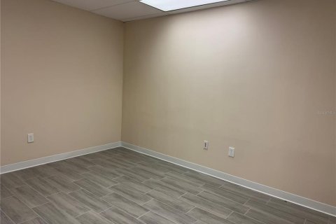 Immobilier commercial à louer à Tampa, Floride: 4303.23 m2 № 2095162 - photo 10