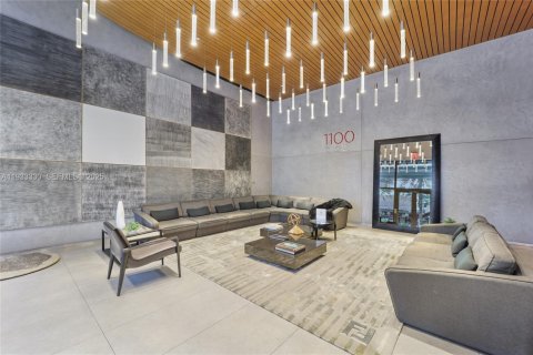 Condo in Miami, Florida, 2 bedrooms № 1991387 - photo 5