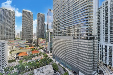 Condo in Miami, Florida, 2 bedrooms № 1991387 - photo 21