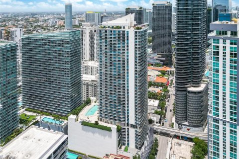 Condo in Miami, Florida, 2 bedrooms № 1991387 - photo 2