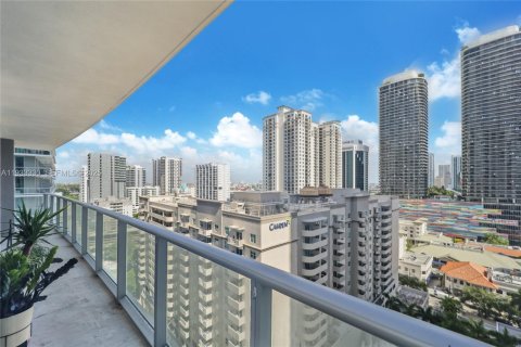 Condo in Miami, Florida, 2 bedrooms № 1991387 - photo 19
