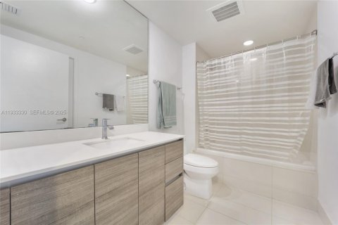 Condo in Miami, Florida, 2 bedrooms № 1991387 - photo 7